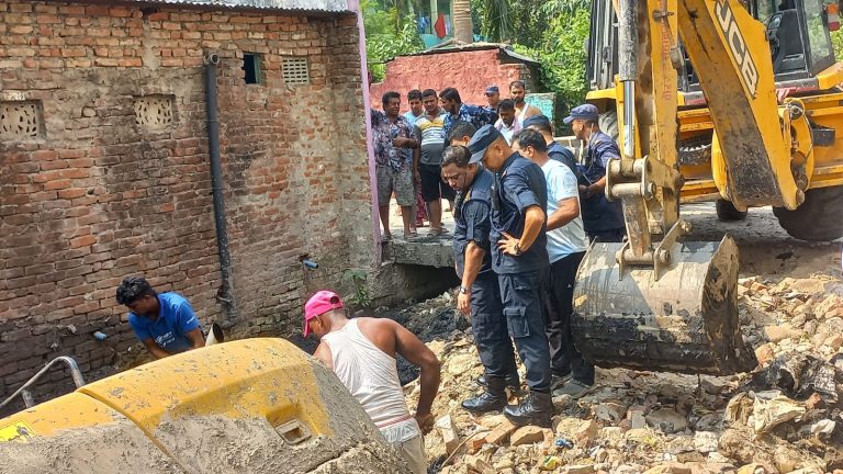 नाला सफा गर्दा वीरगञ्जमा भेटियो १०५ राउण्ड गोली