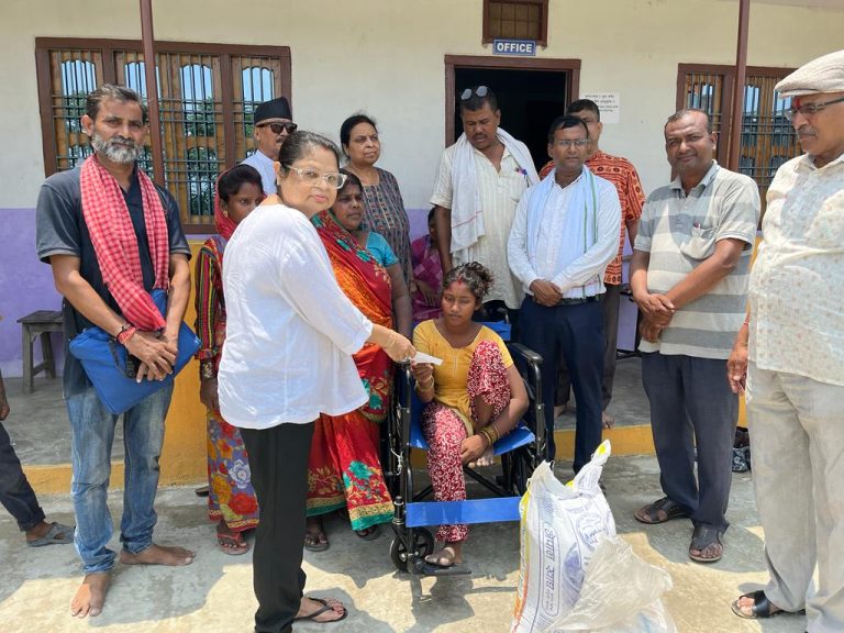आगलागीमा परेर अपांग भएकी एक युवतीलाई उपकार सेवाको सहयोग