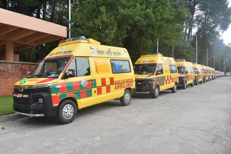 ७८ औँ स्वतन्त्रता दिवसको अवसरमा भारतले नेपाललाई दियो स्कुल बस र एम्बुलेन्स उपहार