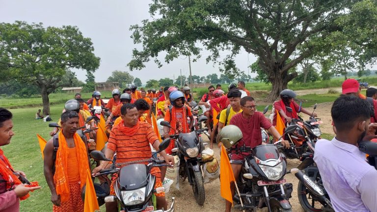 ४० वटा मोटरसाइकलमा ८० जनाको टोली जलबोझी यात्रामा