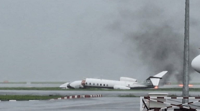 भारी वर्षाका कारण मुम्बइमा विमान दुर्घटना हुँदा आठ जना घाइते