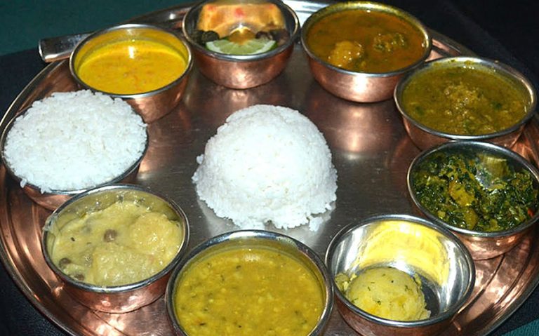 नेपाली सेनाद्वारा जेष्ठ नागरिकलाई भोजन