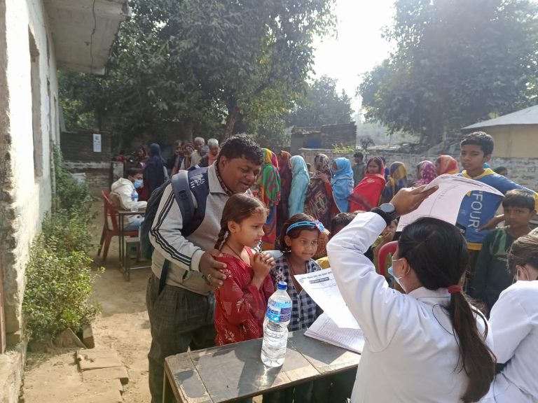 प्रसौनीमा भएको निशुल्क स्वास्थ्य शिविरबाट ८ सय ७० जना लाभान्वित