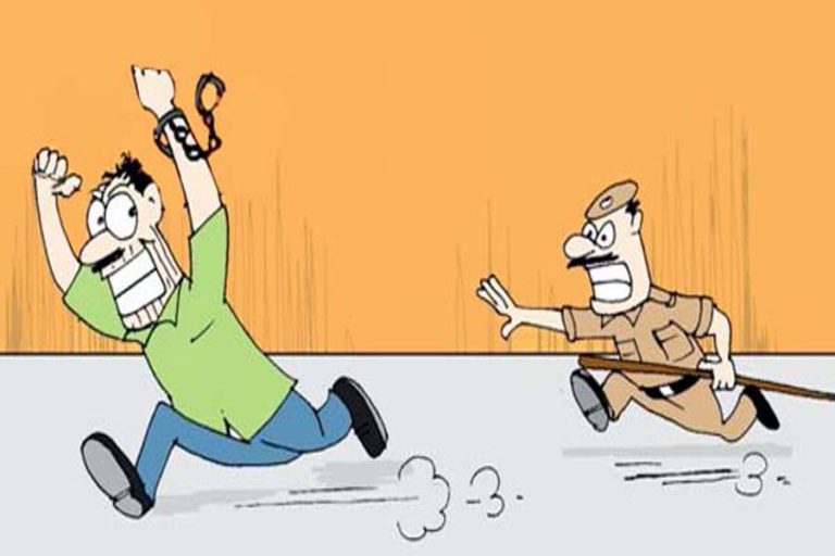 हुण्डी आरोपमा पक्राउ परेका एक भारतीय पिसाब फेर्ने बहाना गरेर फरार