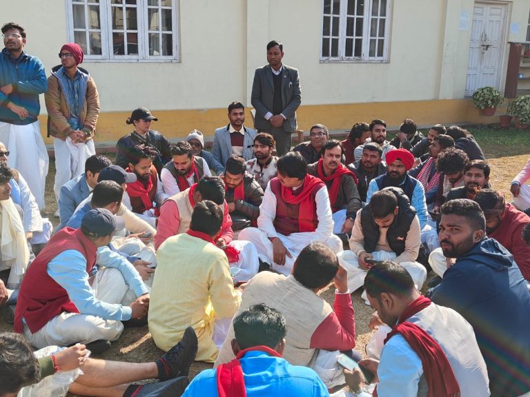 माइतीघर मण्डलामा लागेको निषेधाज्ञा मन्त्री र सांसदहरूलेनै तोडे