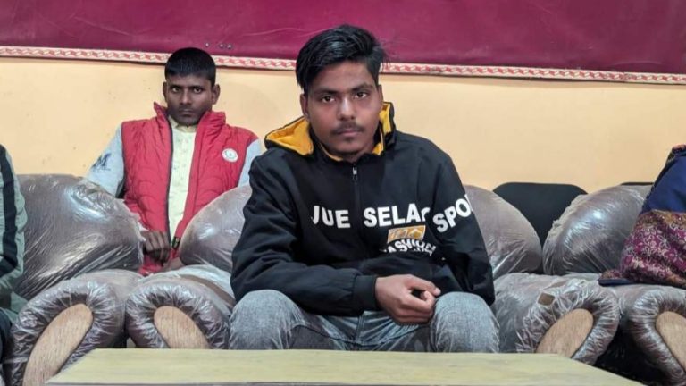उपचारमा लापरबाही गरेका कारण हातनै काट्नु परेको भन्दै डाक्टर विरुद्ध उजुरी