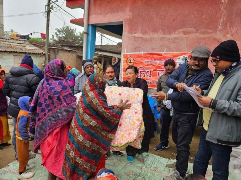 बेलवामा साहिब दरबारद्वारा गरिब विपन्नहरुलाई सिरक वितरण