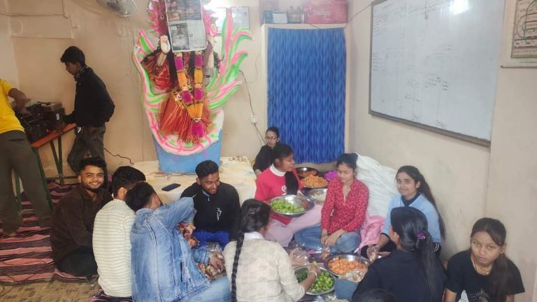 आज वसन्त पञ्चमी, देवी सरस्वतीको पूजा आराधना गरी मनाइँदै