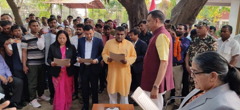 मधेश सरकारका नव नियुक्त तीन मन्त्री र एक राज्यमन्त्रीले लिए शपथ