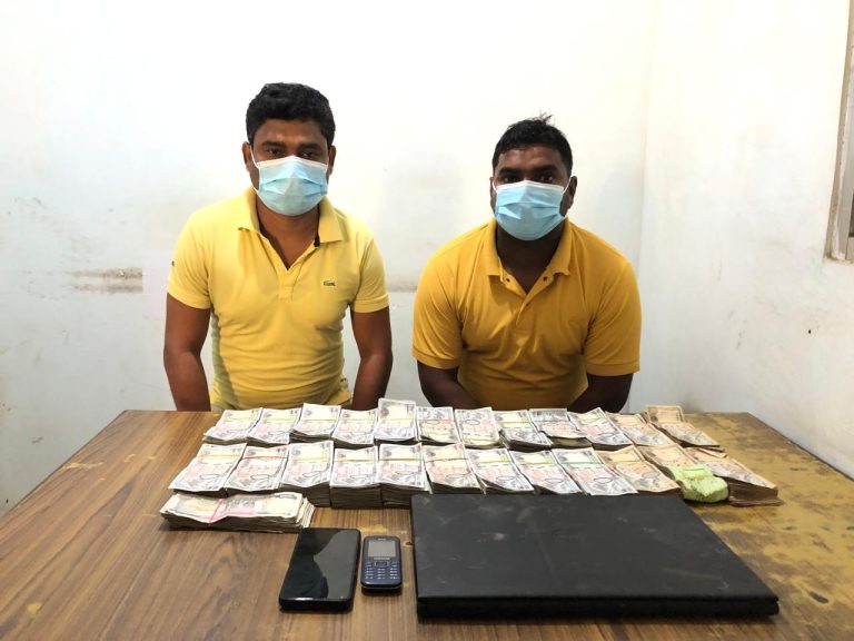माँ जगदम्बा मनि ट्रान्सफरका संचालकसहित दुईजना २२ लाख बढी रुपैयाँ सहित पक्राउ