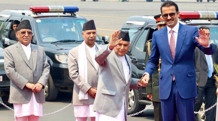 स्वदेश फर्किए कतारका राजा अल थानी