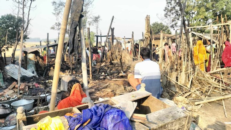 वीरगञ्जको अलौमा बिधुत सर्ट भइ सात घरमा आगलागी, ५३ लाख बढी रुपैयाँको क्षति