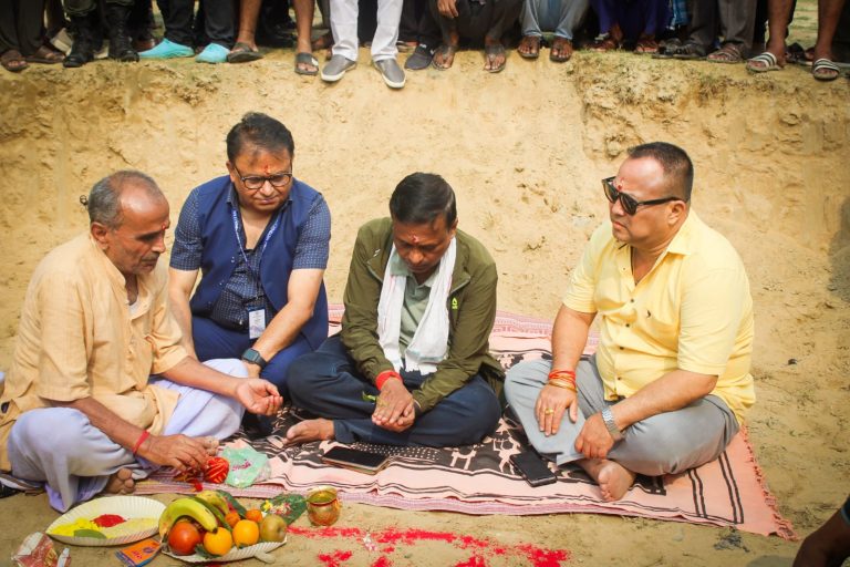 महानगर प्रमुख सिंहले गरे स्वास्थ्य चौकीको शिलान्यास