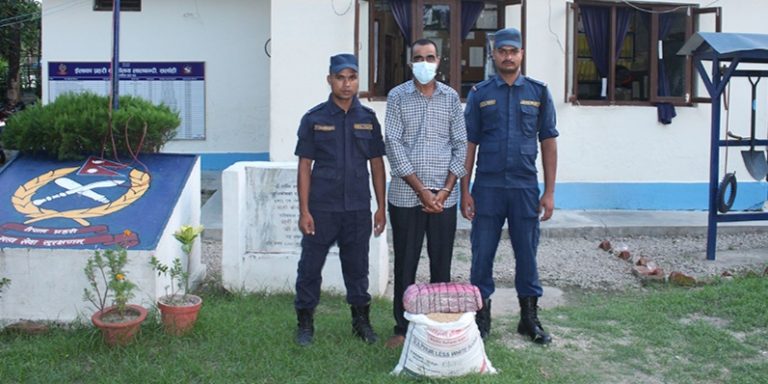 पाँच किलो गाँजासहित ६५ वर्षीय नागेन्द्र पक्राउ
