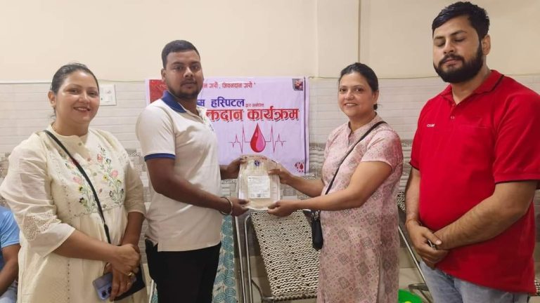 श्रीराम हस्पिटलको आयोजनामा ६० जनाले गरे रक्तदान