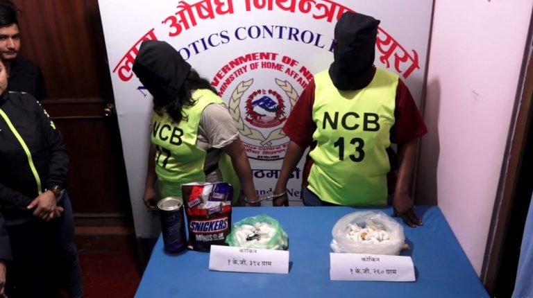पेटभित्र लुकाएर ल्याएको ८ करोडको कोकिनसहित तीन विदेशी महिला पक्राउ