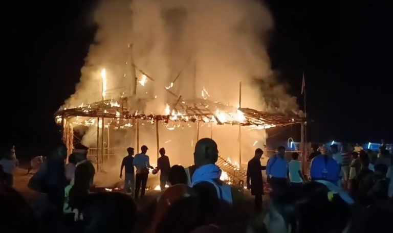कमला नदी किनारमा सुरु भएको विष्णु महायज्ञको मुख्य मण्डपमा आगलागी