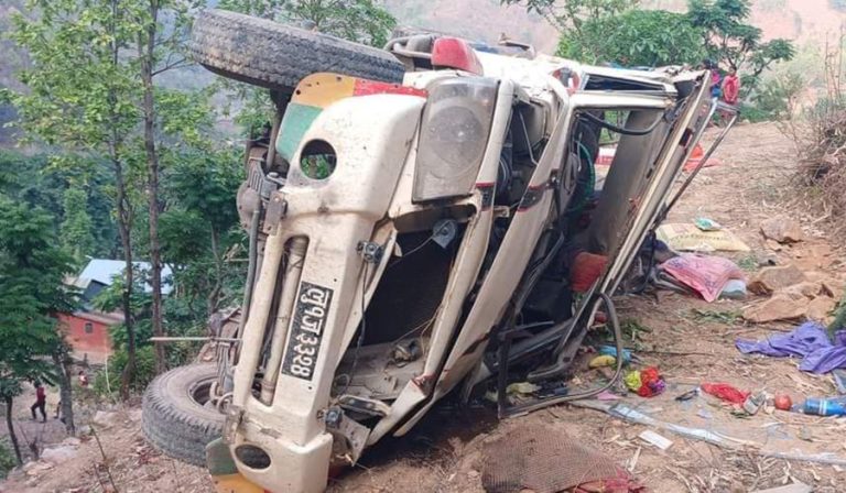 जिप दुर्घटनामापरी एक बालकसहित २ जनाको मृत्यु, ३ को अवस्था गम्भीर
