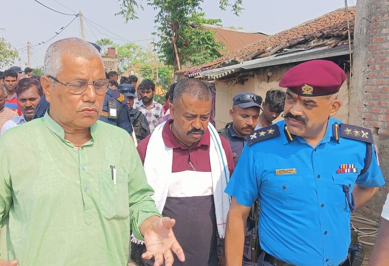 आगलागि पिडितहरुलाई जिल्ला प्रहरी कार्यालय पर्साको राहत