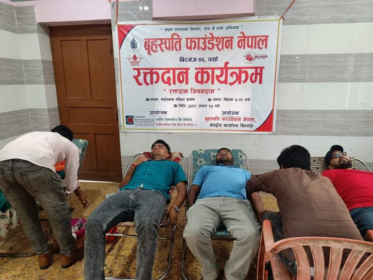 बृहस्पति फाउण्डेशनको आयोजनामा ४ महिलासहित २९ जनाले गरे रगत दान