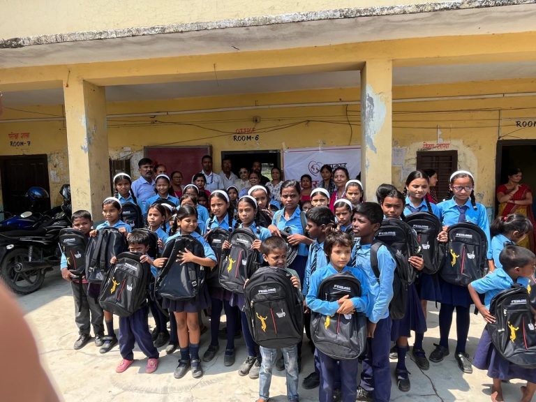 उपकार सेवा नेपालद्वारा रेल्वे माविमा शैक्षिक सामाग्री वितरण