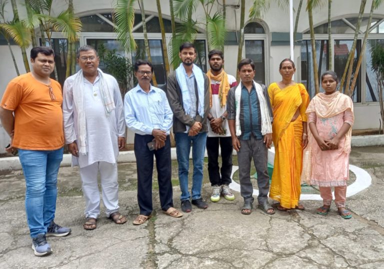 मानसिक सन्तुलन गुमाएर चार वर्षदेखि बेपत्ता रविन्द्रको पारिवारिक पुनर्मिलन