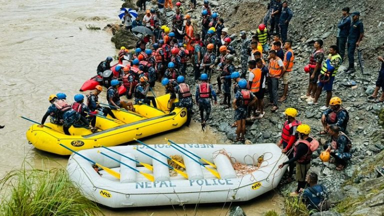 भारतीय उद्धार टोलीले कसरी खोज्दैछ त्रिशूली नदीमा बेपत्ता बस र यात्रु ?