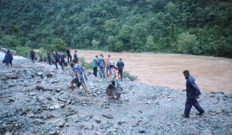 हराएका बस खोज्न सशस्त्र प्रहरीका ७ जना गोताखोरसहित ७० जना परिचालन