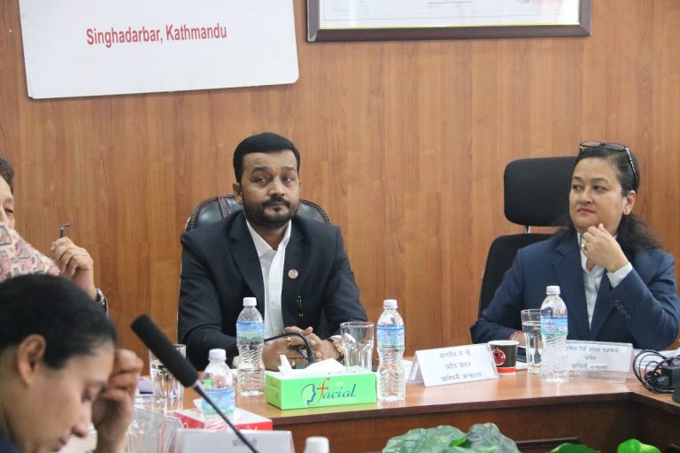 जनतालाई शुद्ध खानेपानी दिन कुनै कसर बाँकी नराख्न मन्त्री यादवको निर्देशन