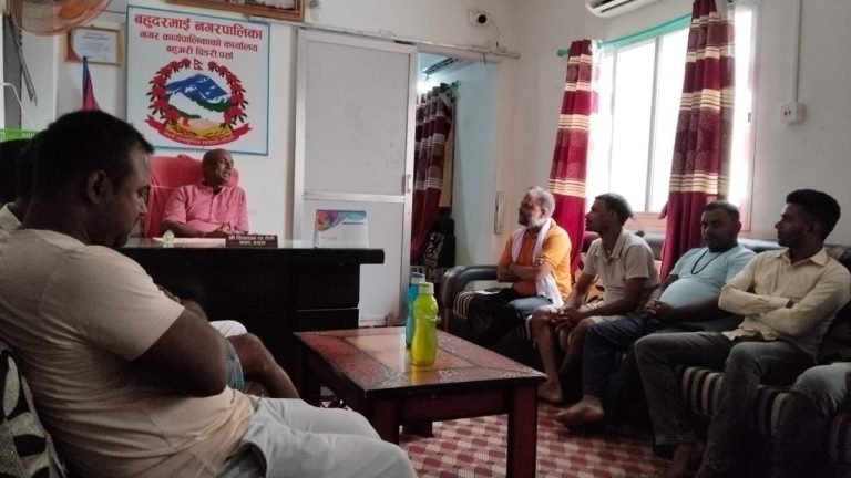 युवा नेता यादव नेतृत्वको टोलीले नगर प्रमुख तेलीलाई बुझायो १२ बुँदे ज्ञापन पत्र