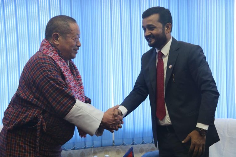 खानेपानीमन्त्री यादव र भुटानी ऊर्जा तथा प्राकृतिक स्रोत मन्त्री छिरिङबीच भेटवार्ता