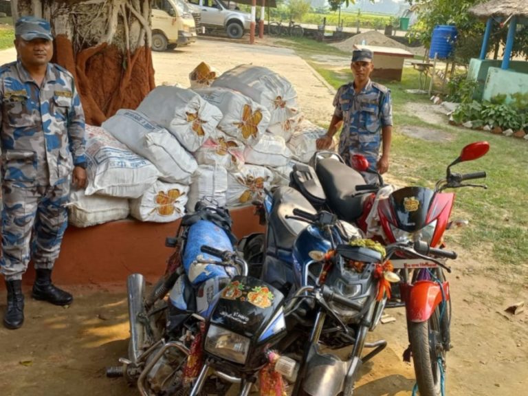 भारत लैजाँदै गरेको अवैध मदिरा प्रहरीको नियन्त्रणमा