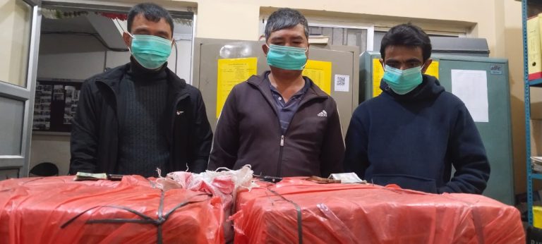 ८५ किलो गाँजा सहित ३ जना पक्राउ