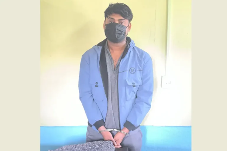 नक्कली चिकित्सक बनेर ठगी र लुटपाट गर्दै आएका युवक पक्राउ