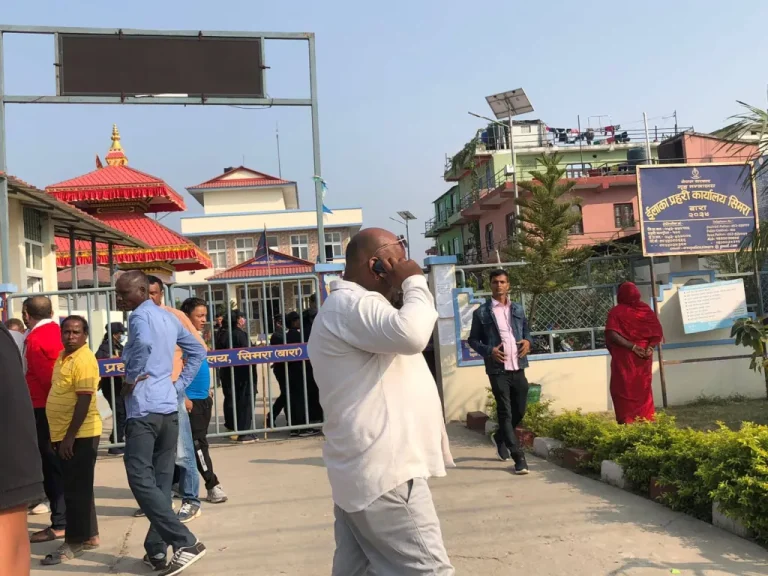 फोहोर फ्याल्न निकाल्दा एक थुनुवा फरार