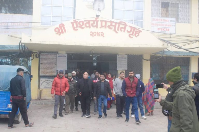 बिरगंज महानगरका मेयर राजेशमान सिंहद्वारा नारायणी अस्पतालको निरीक्षण
