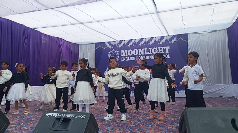 मुनलाईट इङलिस बोर्डिङ स्कुलको ४४ औं वार्षिकोत्सब सम्पन्न