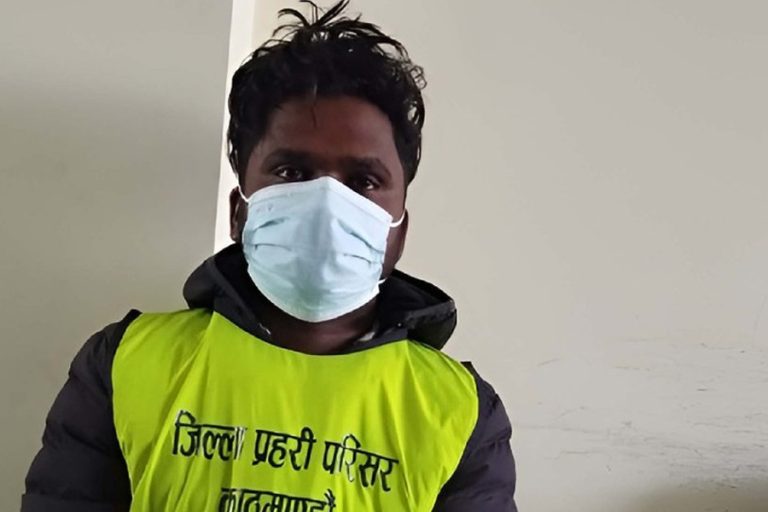 आधा किलो बढी सुन र ३ किलो चाँदीसहित भारतीय नागरिक पक्राउ