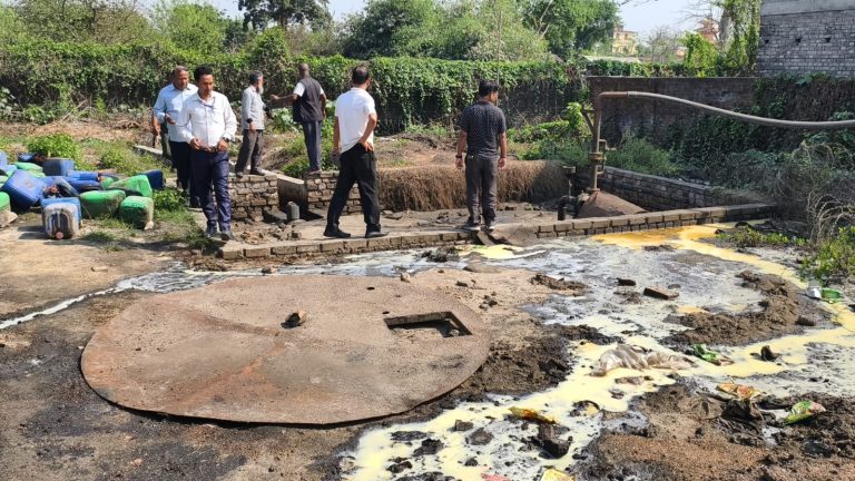 सिर्सिया नदी प्रदुषण गर्ने उद्योगहरूमा अनुगमन