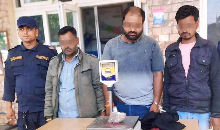 ब्राउनसुगर सहित तीन भारतीय नागरिक पक्राउ
