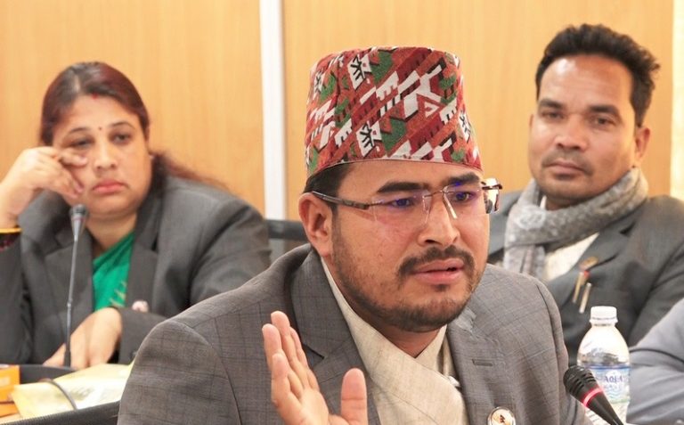 प्रधानमन्त्रीकै निर्देशनमा योगीको फोटो राखियो : ज्ञानेन्द्र शाही