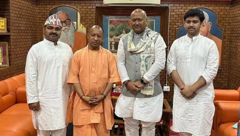 योगी आदित्यनाथसँग मधेसका मुख्यमन्त्री सिंहको भेटवार्ता