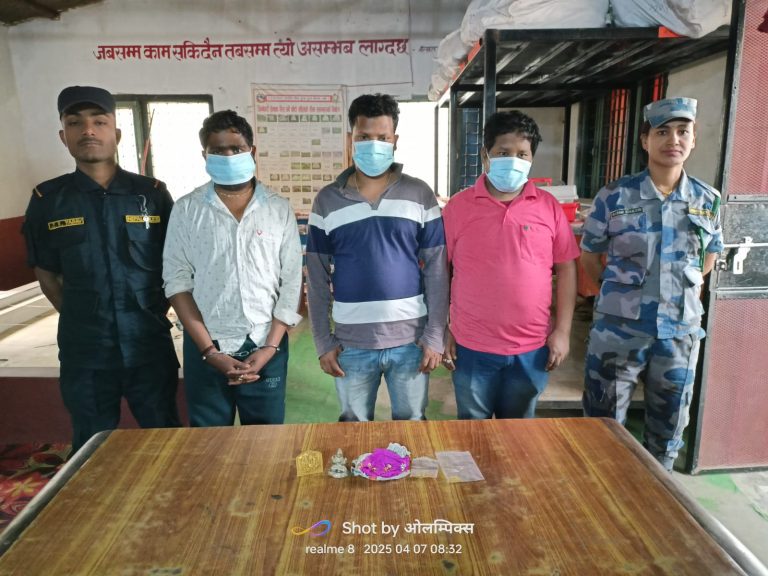 अवैध रुपमा सुनचाँदी ओसारपसार गर्ने तीनजना भारतीय पक्राउ