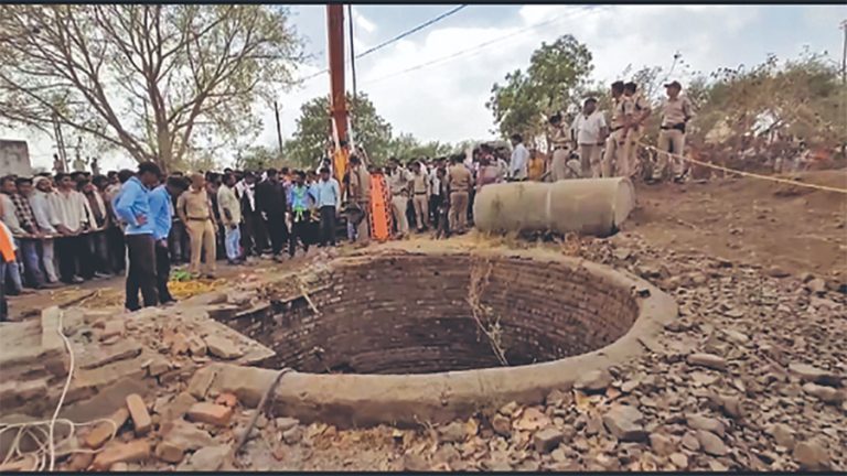 इनारमा गाडी खस्दा १२ जनाको मृत्यु