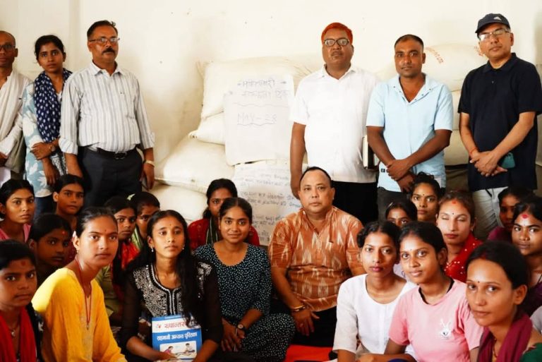 र्सिसियामा किशोरीसँग मेयर सिंहको संवाद : शिक्षामा सबैको पहुँच प्राथमिकता