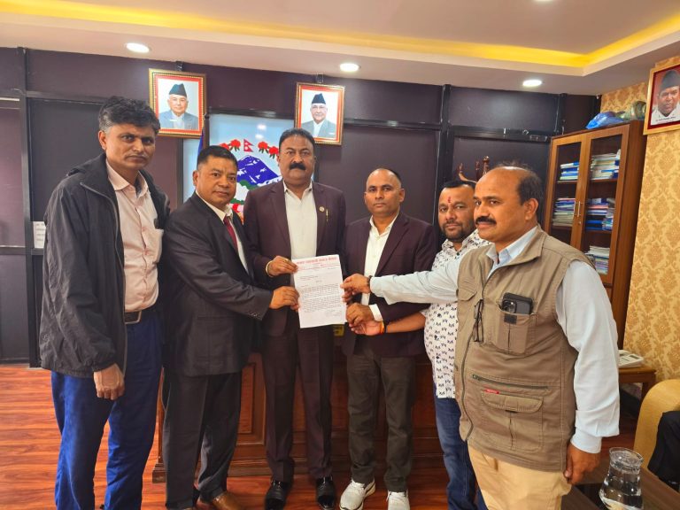 बालेनले गरीखान नदिएको भन्दै मामिलामन्त्रीलाई ज्ञापनपत्र, ज्यानको सुरक्षा गरिदिन माग
