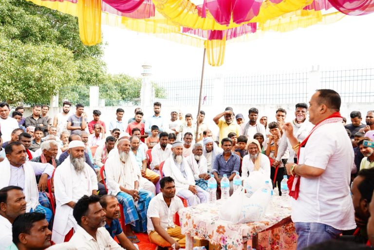 वीरगंज–१७ अलौंमा कब्रगाह वाउन्ड्रीवाल निर्माणको महानगर प्रमुख सिंहद्वारा शिलान्यास