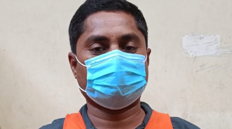 प्रहरी हिरासतमा रहेका अभियुक्त छुटाइ दिन्छु भन्दै ठगी गर्ने एकजना पक्राउ