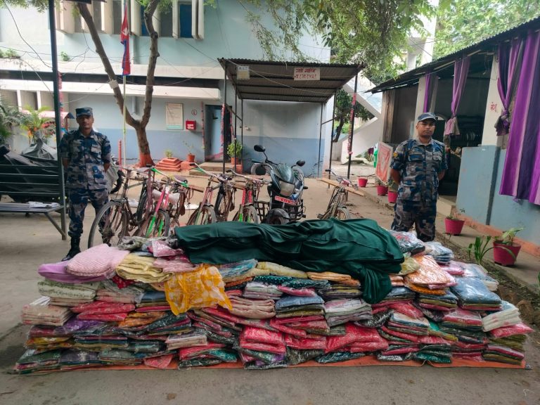 सशस्त्र प्रहरीद्वारा बीरगञ्जमा १३ लाख बराबरको अवैध सामान बरामद