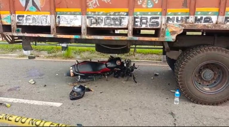 वीरगञ्जमा सवारी दुर्घटना : दुई युवाको मृत्यु, एक गम्भीर घाइते